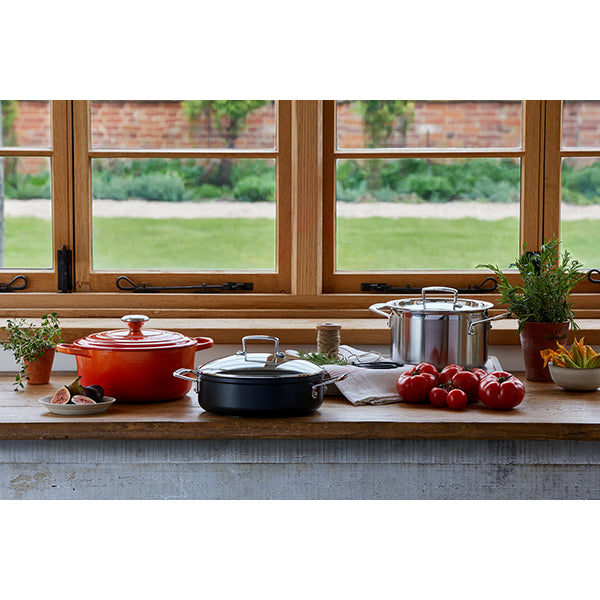 Sauteuse rondeau anti-adhérente Les Forgées 30 cm et couvercle en verre Le Creuset - Mathon - 3