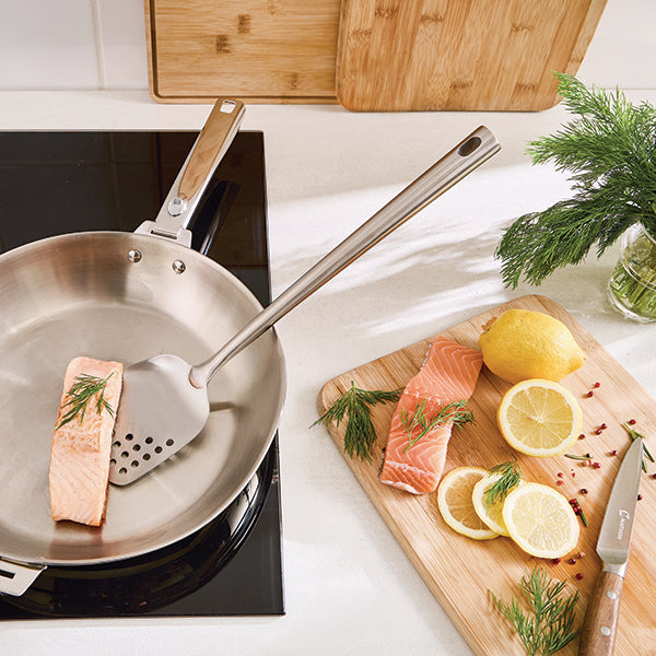 Lot de 4 ustensiles avec louche, cuillère, spatule, écumoire et d’un fouet magique à spirale 30 cm en inox Mathon - Mathon - 2