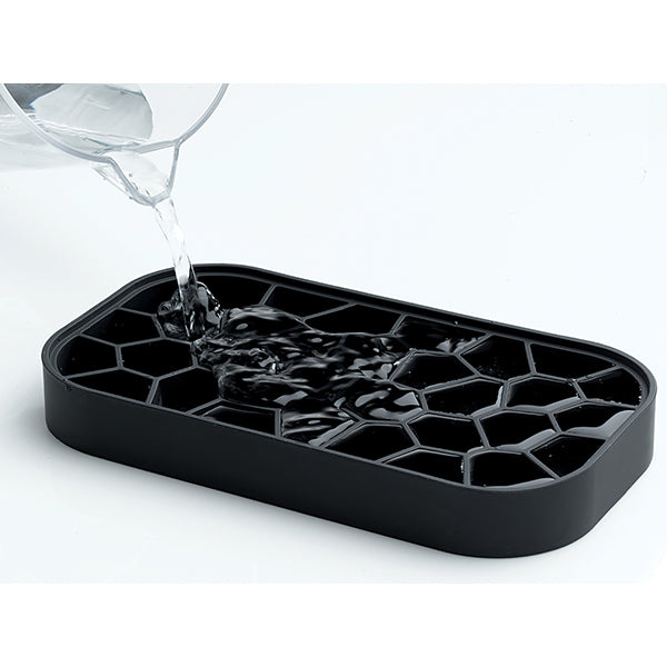 Moule et bac à glaçons Ice Box en silicone souple et plastique noir 132 glaçons Lékué - Mathon - 3